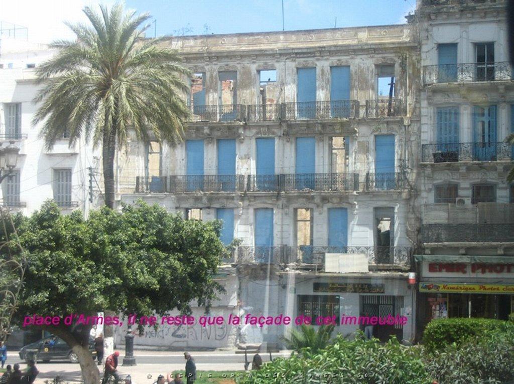 ORAN MAI 2008 2496 place d'Armes Oran.jpg